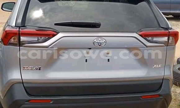 Sayi Imported Toyota RAV4 Azurfa Mota in Cotonou a Benin Sayi Imported Toyota RAV4 Azurfa Mota in Cotonou a Benin