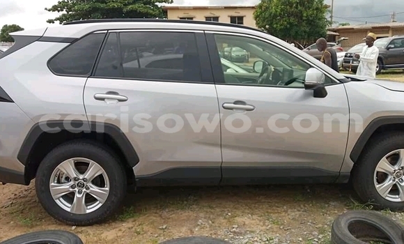 Sayi Imported Toyota RAV4 Azurfa Mota in Cotonou a Benin Sayi Imported Toyota RAV4 Azurfa Mota in Cotonou a Benin