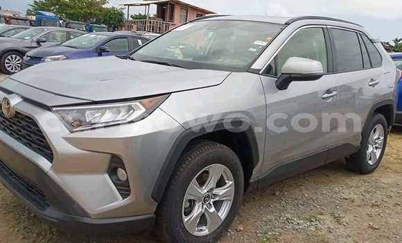 Sayi Imported Toyota RAV4 Azurfa Mota in Cotonou a Benin Sayi Imported Toyota RAV4 Azurfa Mota in Cotonou a Benin