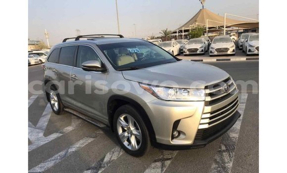 Acheter Import Voiture Toyota Highlander Beige à Import - Dubai, Benin Acheter Import Voiture Toyota Highlander Beige à Import - Dubai, Benin