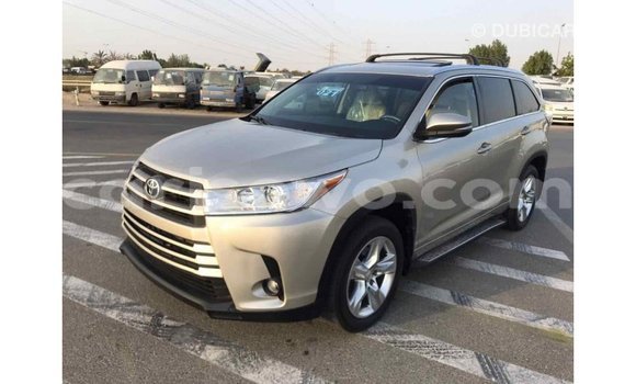 Acheter Import Voiture Toyota Highlander Beige à Import - Dubai, Benin Acheter Import Voiture Toyota Highlander Beige à Import - Dubai, Benin