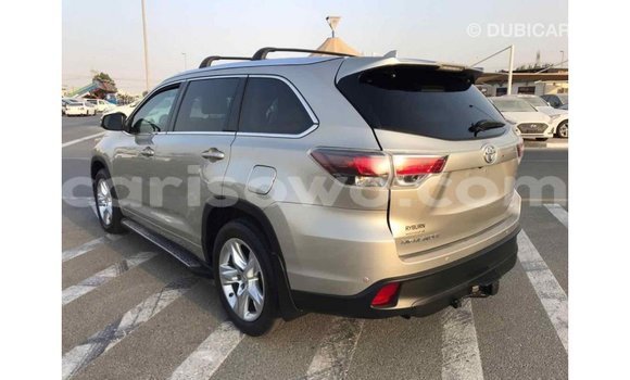 Acheter Import Voiture Toyota Highlander Beige à Import - Dubai, Benin Acheter Import Voiture Toyota Highlander Beige à Import - Dubai, Benin