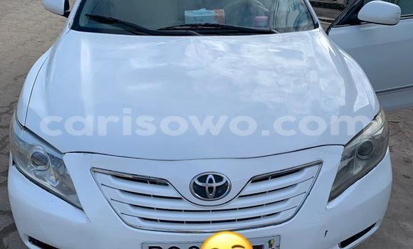 Ra Àlòkù Toyota Camry funfun Ọkọ̀ in Cotonou ni Benin Ra Àlòkù Toyota Camry funfun Ọkọ̀ in Cotonou ni Benin