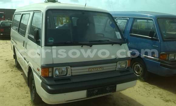 Acheter Occasion Voiture Mazda 323 Blanc à Porto Novo, Benin Acheter Occasion Voiture Mazda 323 Blanc à Porto Novo, Benin