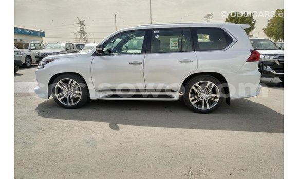 Acheter Import Voiture Lexus LX Blanc à Import - Dubai, Benin Acheter Import Voiture Lexus LX Blanc à Import - Dubai, Benin