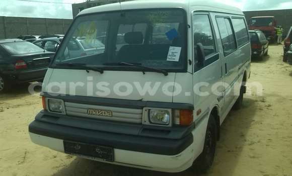Acheter Occasion Voiture Mazda 323 Blanc à Porto Novo, Benin Acheter Occasion Voiture Mazda 323 Blanc à Porto Novo, Benin