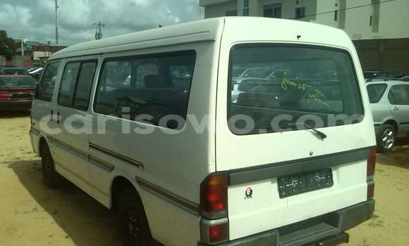 Acheter Occasion Voiture Mazda 323 Blanc à Porto Novo, Benin Acheter Occasion Voiture Mazda 323 Blanc à Porto Novo, Benin