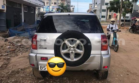 Ra Àlòkù Toyota RAV4 Silver Ọkọ̀ in Cotonou ni Benin Ra Àlòkù Toyota RAV4 Silver Ọkọ̀ in Cotonou ni Benin