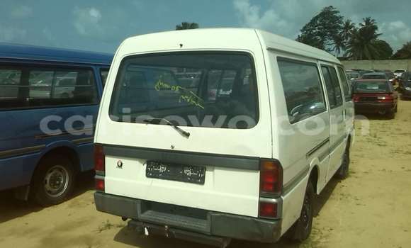 Acheter Occasion Voiture Mazda 323 Blanc à Porto Novo, Benin Acheter Occasion Voiture Mazda 323 Blanc à Porto Novo, Benin