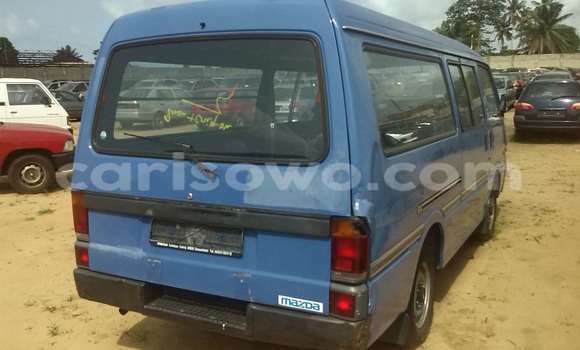 Acheter Occasion Voiture Mazda 323 Bleu à Porto Novo, Benin Acheter Occasion Voiture Mazda 323 Bleu à Porto Novo, Benin