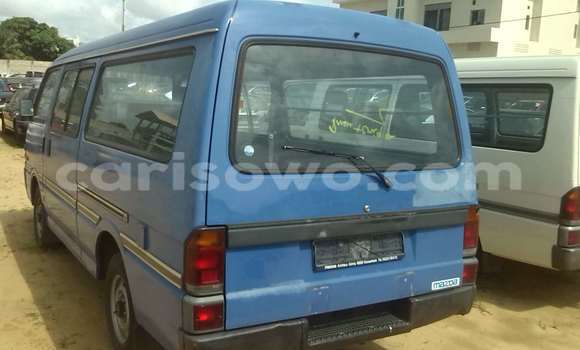 Acheter Occasion Voiture Mazda 323 Bleu à Porto Novo, Benin Acheter Occasion Voiture Mazda 323 Bleu à Porto Novo, Benin