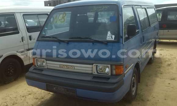 Acheter Occasion Voiture Mazda 323 Bleu à Porto Novo, Benin Acheter Occasion Voiture Mazda 323 Bleu à Porto Novo, Benin