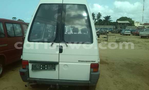 Acheter Occasion Voiture Volkswagen Beetle Blanc à Porto Novo, Benin Acheter Occasion Voiture Volkswagen Beetle Blanc à Porto Novo, Benin