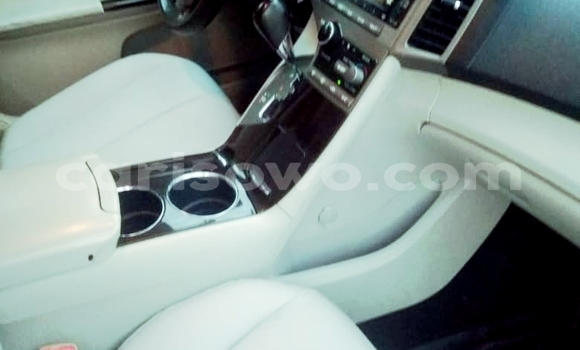 Ra Àlòkù Toyota Venza funfun Ọkọ̀ in Cotonou ni Benin Ra Àlòkù Toyota Venza funfun Ọkọ̀ in Cotonou ni Benin