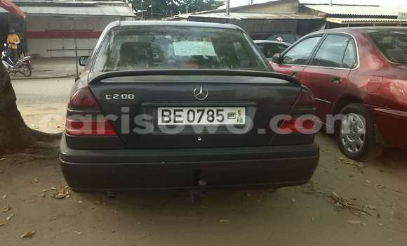 Sayi Na hannu Mercedes-Benz 200 Green Mota in Cotonou a Benin