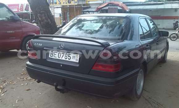 Acheter Occasion Voiture Mercedes-Benz 200 Vert à Cotonou, Benin Acheter Occasion Voiture Mercedes-Benz 200 Vert à Cotonou, Benin