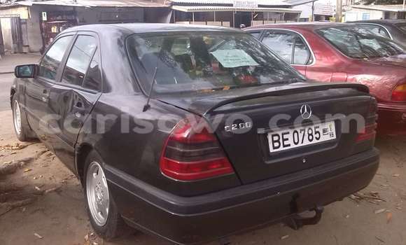 Acheter Occasion Voiture Mercedes-Benz 200 Vert à Cotonou, Benin Acheter Occasion Voiture Mercedes-Benz 200 Vert à Cotonou, Benin