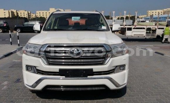 Ra Imported Toyota Land Cruiser funfun Ọkọ̀ in Import - Dubai ni Benin Ra Imported Toyota Land Cruiser funfun Ọkọ̀ in Import - Dubai ni Benin