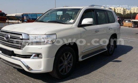 Ra Imported Toyota Land Cruiser funfun Ọkọ̀ in Import - Dubai ni Benin Ra Imported Toyota Land Cruiser funfun Ọkọ̀ in Import - Dubai ni Benin