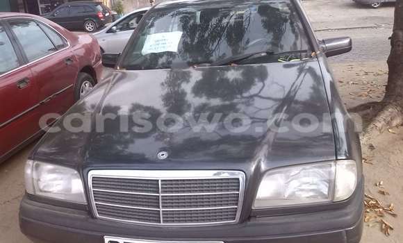 Acheter Occasion Voiture Mercedes-Benz 200 Vert à Cotonou, Benin Acheter Occasion Voiture Mercedes-Benz 200 Vert à Cotonou, Benin