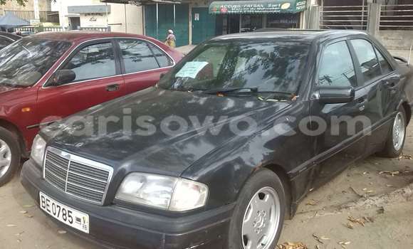 Acheter Occasion Voiture Mercedes-Benz 200 Vert à Cotonou, Benin Acheter Occasion Voiture Mercedes-Benz 200 Vert à Cotonou, Benin