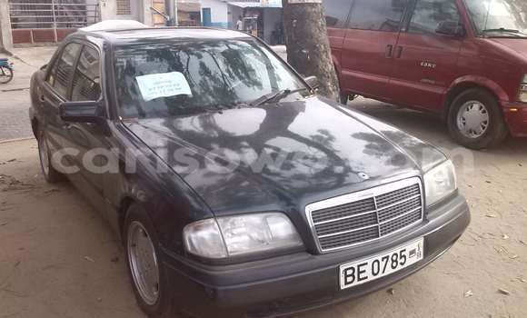 Acheter Occasion Voiture Mercedes-Benz 200 Vert à Cotonou, Benin Acheter Occasion Voiture Mercedes-Benz 200 Vert à Cotonou, Benin