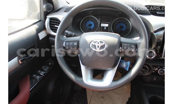 Acheter Import Voiture Toyota Hilux Blanc à Import - Dubai, Benin Acheter Import Voiture Toyota Hilux Blanc à Import - Dubai, Benin