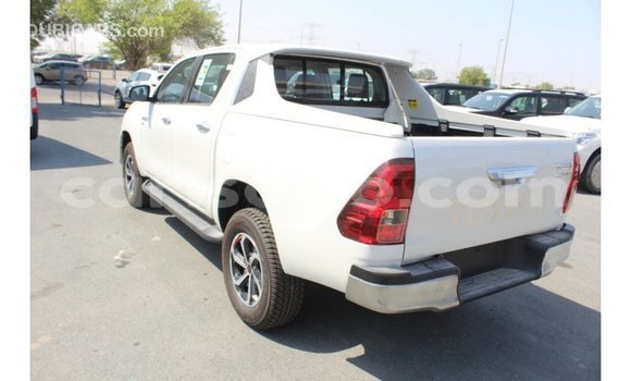 Acheter Import Voiture Toyota Hilux Blanc à Import - Dubai, Benin Acheter Import Voiture Toyota Hilux Blanc à Import - Dubai, Benin