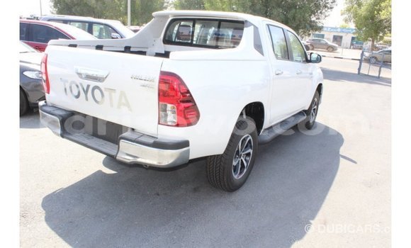 Acheter Import Voiture Toyota Hilux Blanc à Import - Dubai, Benin Acheter Import Voiture Toyota Hilux Blanc à Import - Dubai, Benin