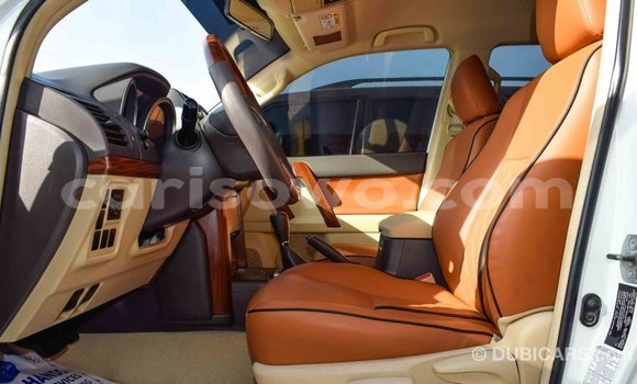 Acheter Import Voiture Toyota Prado Blanc à Import - Dubai, Benin Acheter Import Voiture Toyota Prado Blanc à Import - Dubai, Benin