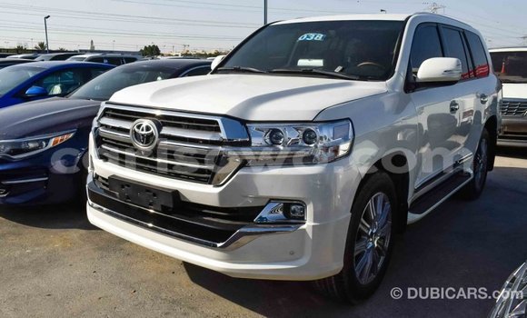 Acheter Import Voiture Toyota Land Cruiser Blanc à Import - Dubai, Benin Acheter Import Voiture Toyota Land Cruiser Blanc à Import - Dubai, Benin