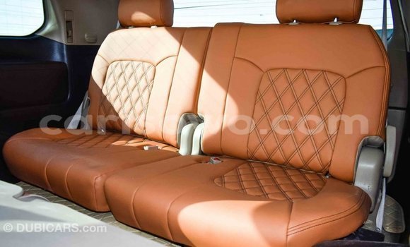 Acheter Import Voiture Toyota Land Cruiser Blanc à Import - Dubai, Benin Acheter Import Voiture Toyota Land Cruiser Blanc à Import - Dubai, Benin