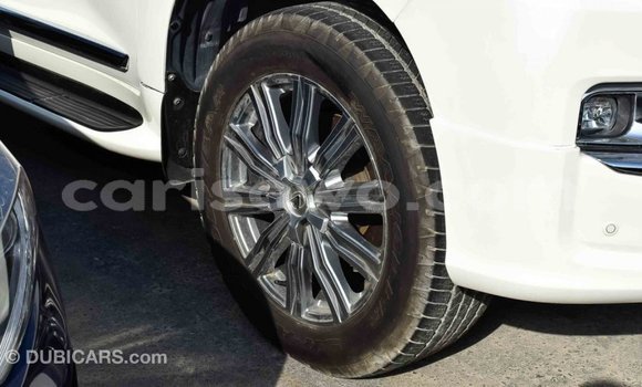 Acheter Import Voiture Toyota Land Cruiser Blanc à Import - Dubai, Benin Acheter Import Voiture Toyota Land Cruiser Blanc à Import - Dubai, Benin