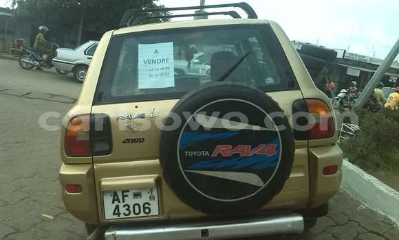 Acheter Occasion Voiture Toyota RAV4 Beige à Cotonou, Benin Acheter Occasion Voiture Toyota RAV4 Beige à Cotonou, Benin