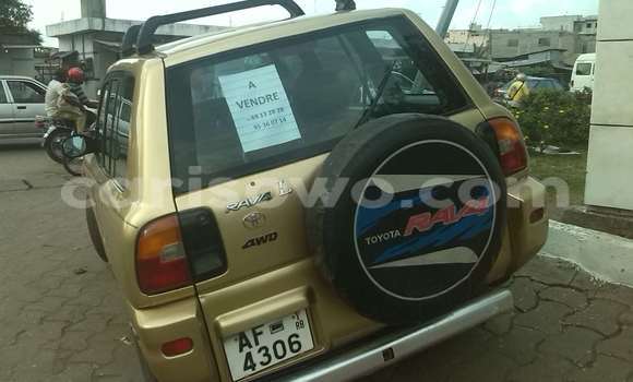 Acheter Occasion Voiture Toyota RAV4 Beige à Cotonou, Benin Acheter Occasion Voiture Toyota RAV4 Beige à Cotonou, Benin