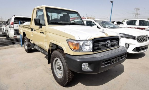 Acheter Import Voiture Toyota Land Cruiser Beige à Import - Dubai, Benin Acheter Import Voiture Toyota Land Cruiser Beige à Import - Dubai, Benin