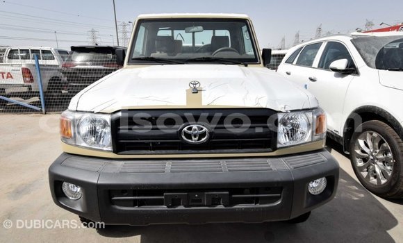Acheter Import Voiture Toyota Land Cruiser Beige à Import - Dubai, Benin Acheter Import Voiture Toyota Land Cruiser Beige à Import - Dubai, Benin