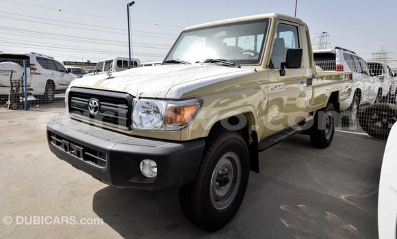 Acheter Import Voiture Toyota Land Cruiser Beige à Import - Dubai, Benin Acheter Import Voiture Toyota Land Cruiser Beige à Import - Dubai, Benin