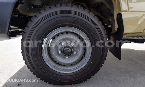 Acheter Import Voiture Toyota Land Cruiser Beige à Import - Dubai, Benin Acheter Import Voiture Toyota Land Cruiser Beige à Import - Dubai, Benin