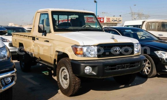 Acheter Import Voiture Toyota Land Cruiser Beige à Import - Dubai, Benin Acheter Import Voiture Toyota Land Cruiser Beige à Import - Dubai, Benin