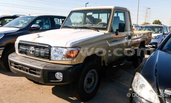 Acheter Import Voiture Toyota Land Cruiser Beige à Import - Dubai, Benin Acheter Import Voiture Toyota Land Cruiser Beige à Import - Dubai, Benin