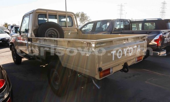 Acheter Import Voiture Toyota Land Cruiser Beige à Import - Dubai, Benin Acheter Import Voiture Toyota Land Cruiser Beige à Import - Dubai, Benin