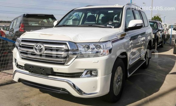 Ra Imported Toyota Land Cruiser funfun Ọkọ̀ in Import - Dubai ni Benin Ra Imported Toyota Land Cruiser funfun Ọkọ̀ in Import - Dubai ni Benin