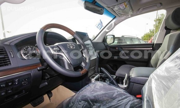 Ra Imported Toyota Land Cruiser funfun Ọkọ̀ in Import - Dubai ni Benin Ra Imported Toyota Land Cruiser funfun Ọkọ̀ in Import - Dubai ni Benin