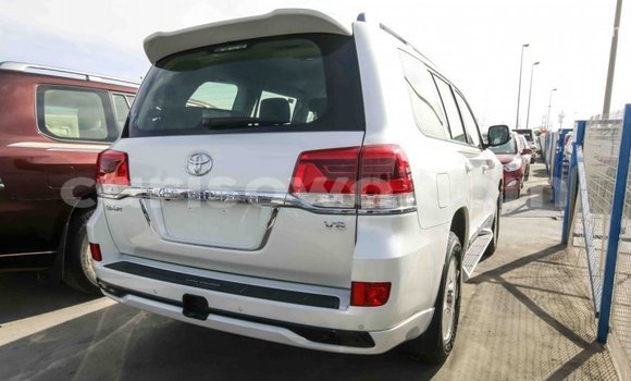 Ra Imported Toyota Land Cruiser funfun Ọkọ̀ in Import - Dubai ni Benin Ra Imported Toyota Land Cruiser funfun Ọkọ̀ in Import - Dubai ni Benin