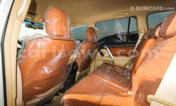 Acheter Import Voiture Toyota Prado Blanc à Import - Dubai, Benin Acheter Import Voiture Toyota Prado Blanc à Import - Dubai, Benin