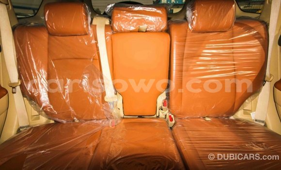 Acheter Import Voiture Toyota Prado Blanc à Import - Dubai, Benin Acheter Import Voiture Toyota Prado Blanc à Import - Dubai, Benin