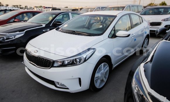 Acheter Import Voiture Kia Cerato Blanc à Import - Dubai, Benin Acheter Import Voiture Kia Cerato Blanc à Import - Dubai, Benin
