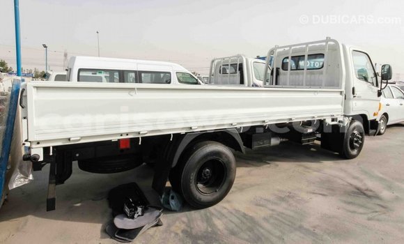 Ra Imported Hyundai Chorus funfun Ọkọ̀ akẹ́rù ńlá in Import - Dubai ni Benin Ra Imported Hyundai Chorus funfun Ọkọ̀ akẹ́rù ńlá in Import - Dubai ni Benin
