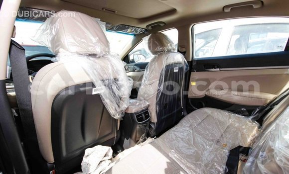 Acheter Import Voiture Hyundai Elantra Blanc à Import - Dubai, Benin Acheter Import Voiture Hyundai Elantra Blanc à Import - Dubai, Benin